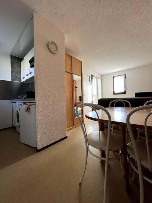 St-Pierre-La-Mer, Bel Appartement A Dans Residence Avec Piscine Et Tennis Entre 5 Et 10 Min De La Plage Fleury  Extérieur photo
